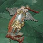 Michał Archanioł pokonuje diabła - rzeżba w kościel w Jurgowie